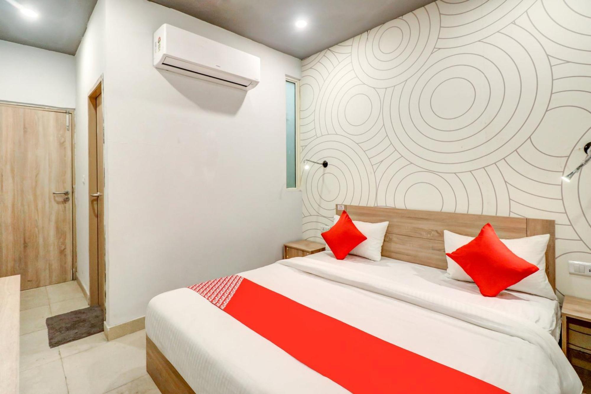 Hotel O Jps Grand Hotel Nuova Delhi Esterno foto