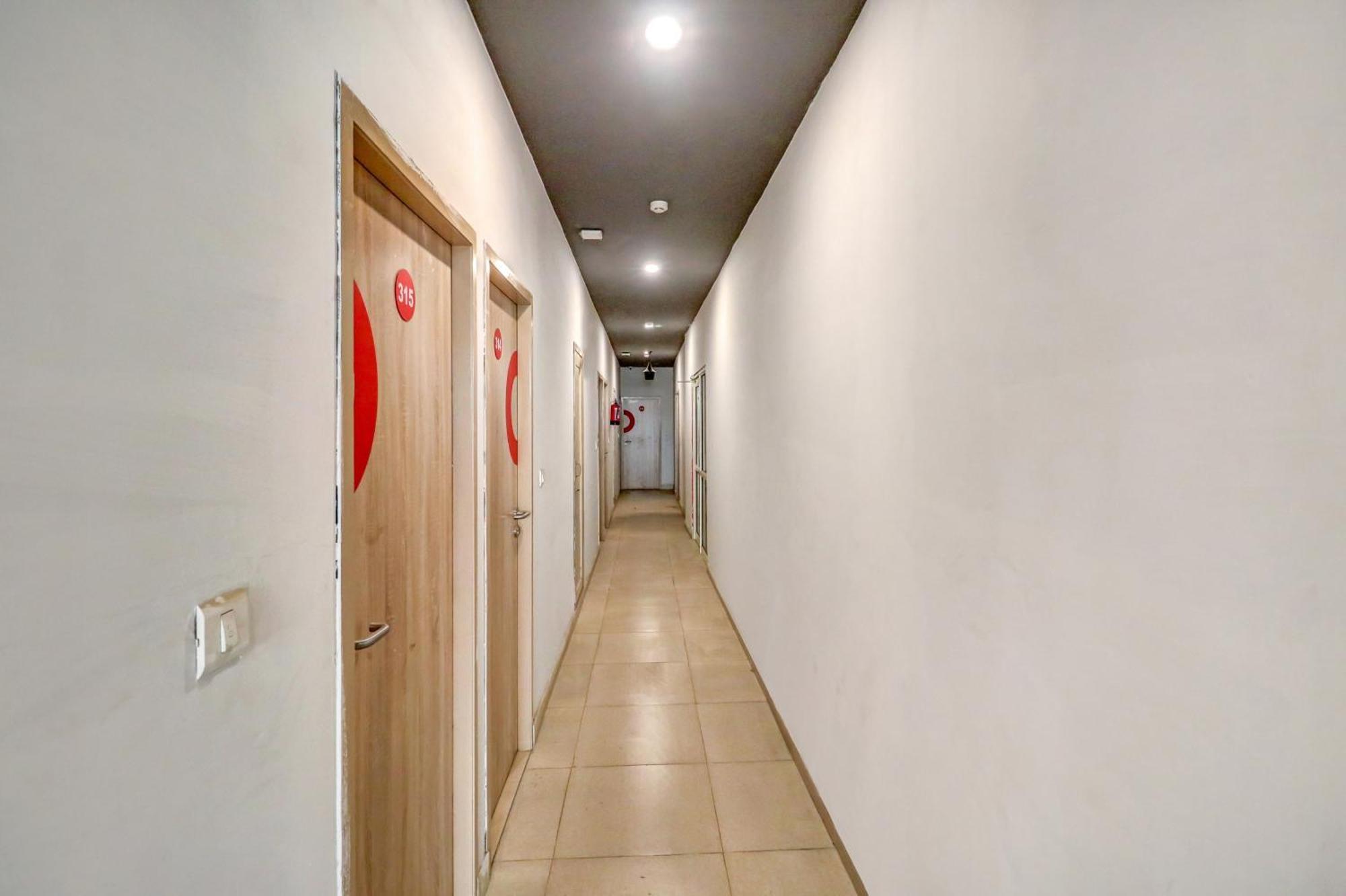 Hotel O Jps Grand Hotel Nuova Delhi Esterno foto