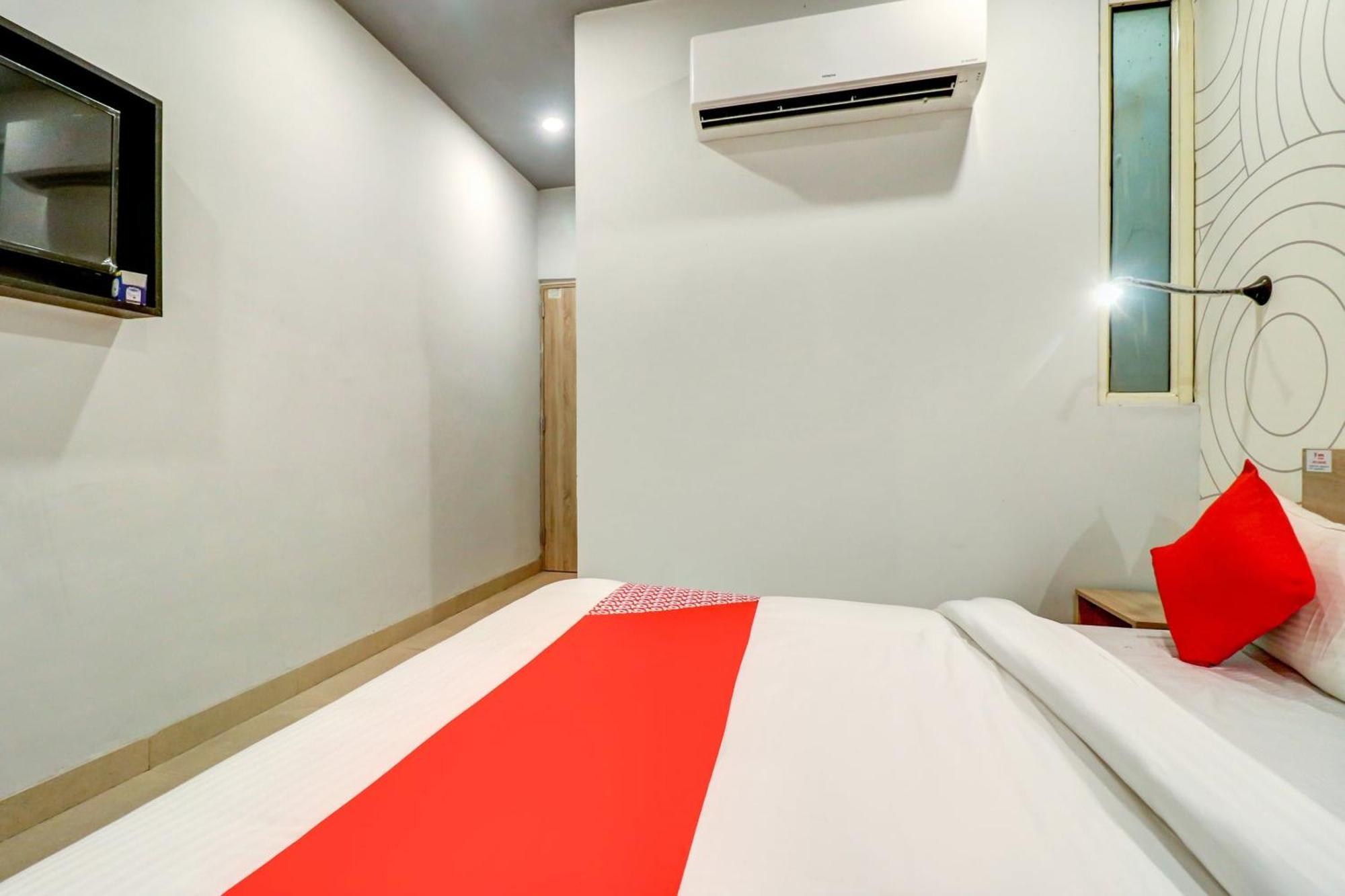 Hotel O Jps Grand Hotel Nuova Delhi Esterno foto