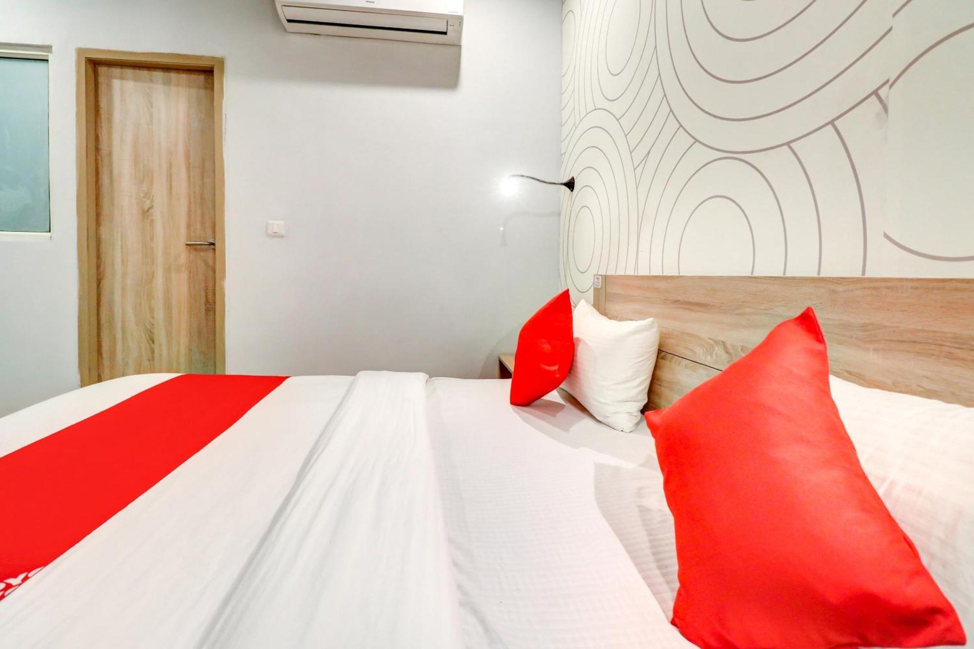 Hotel O Jps Grand Hotel Nuova Delhi Esterno foto