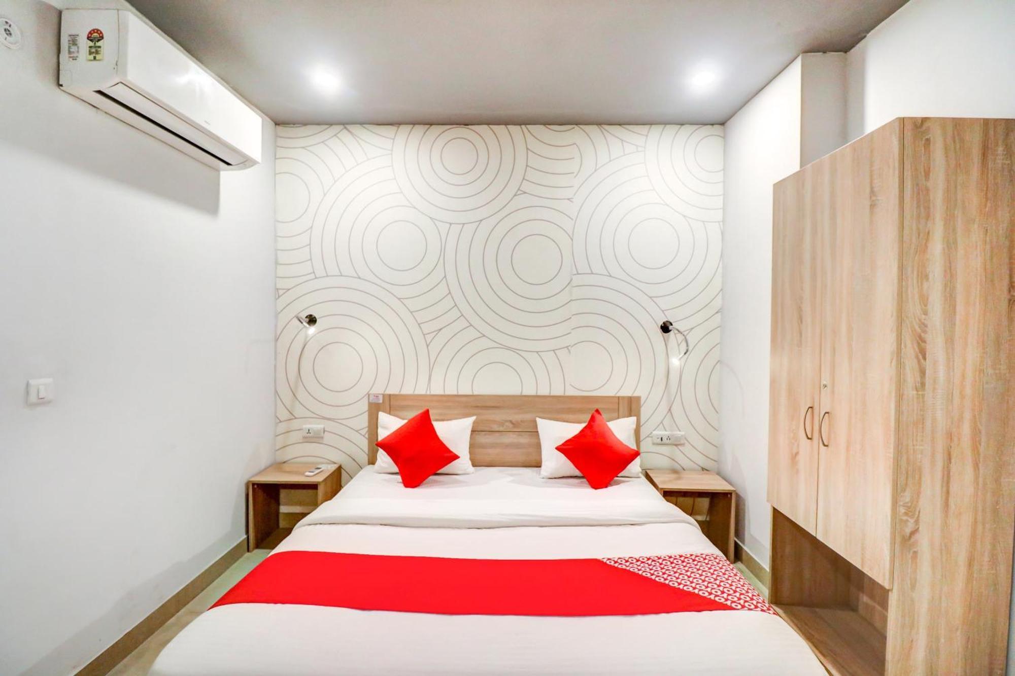 Hotel O Jps Grand Hotel Nuova Delhi Esterno foto