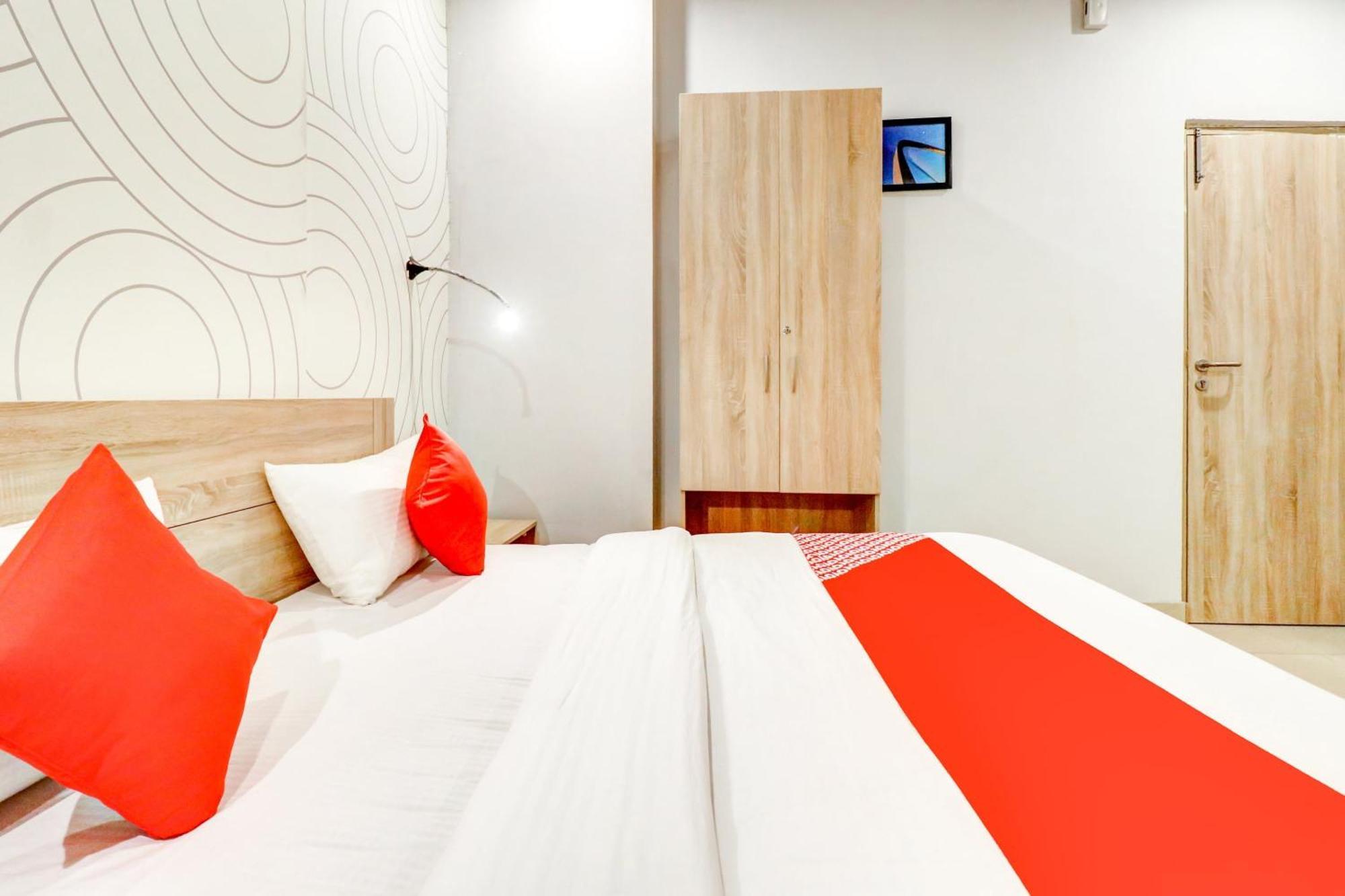 Hotel O Jps Grand Hotel Nuova Delhi Esterno foto